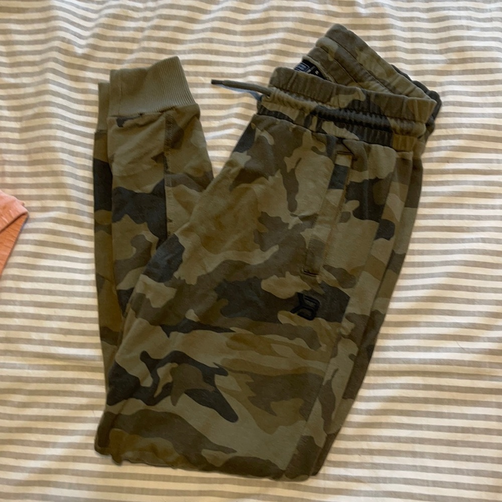 Better bodies camo joggers Sz. s